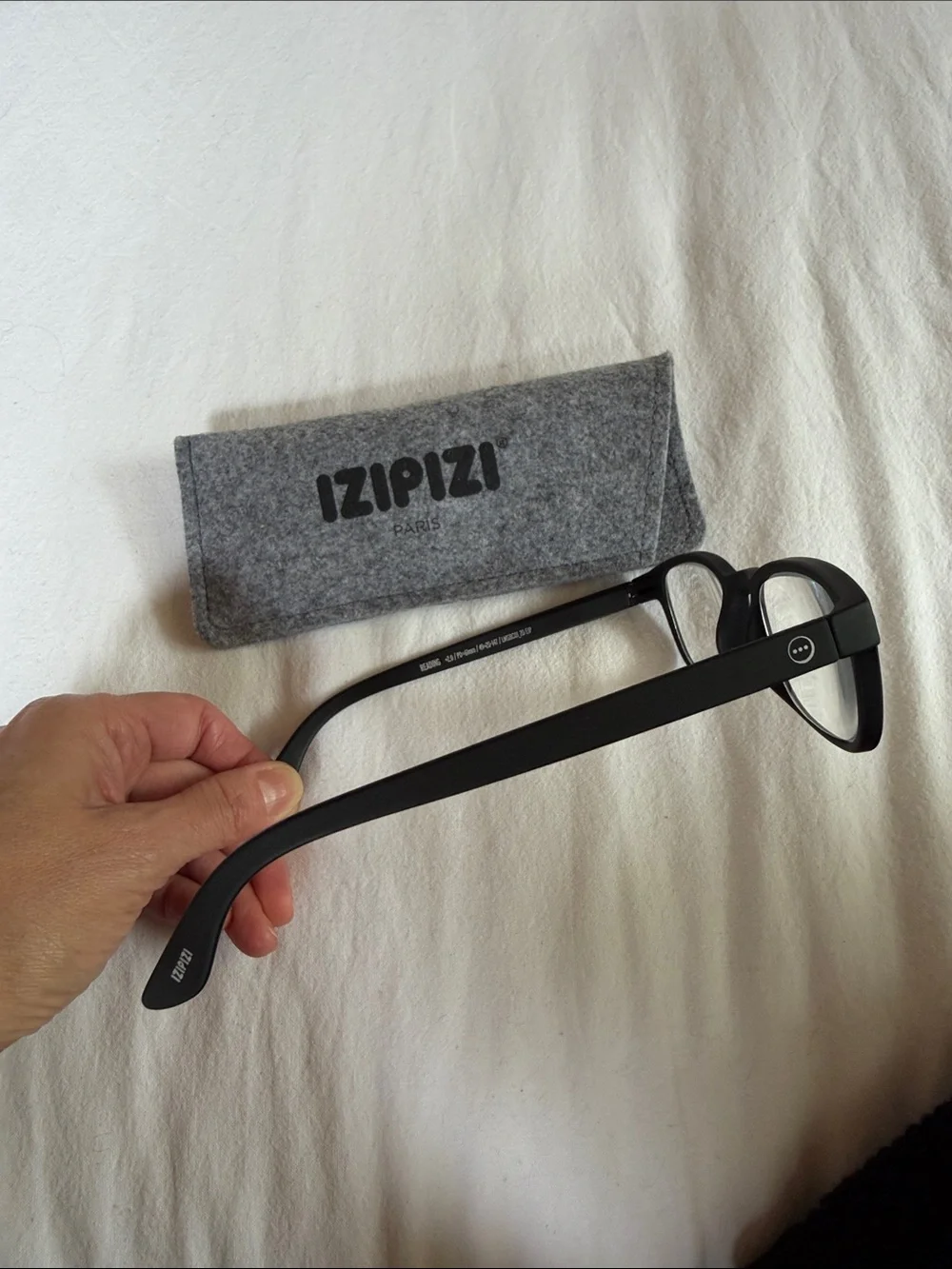 IZIPIZI Black Matte 2.0 Reading Glasses with Felt Case